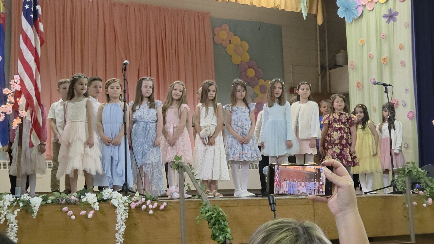 Vaskršnja radost u Čikagu: Svečani prolećni program učenika škole „Sveti Sava” (VIDEO)