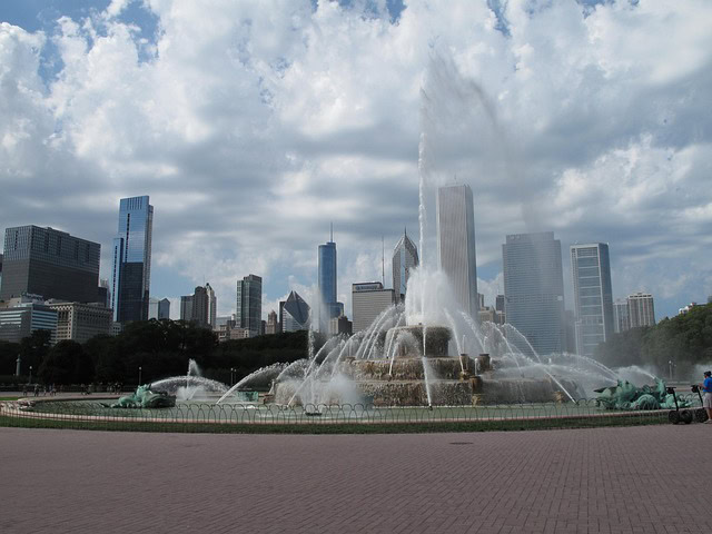 Počela letnja sezona u Čikagu: Buckingham Fountain ponovo radi