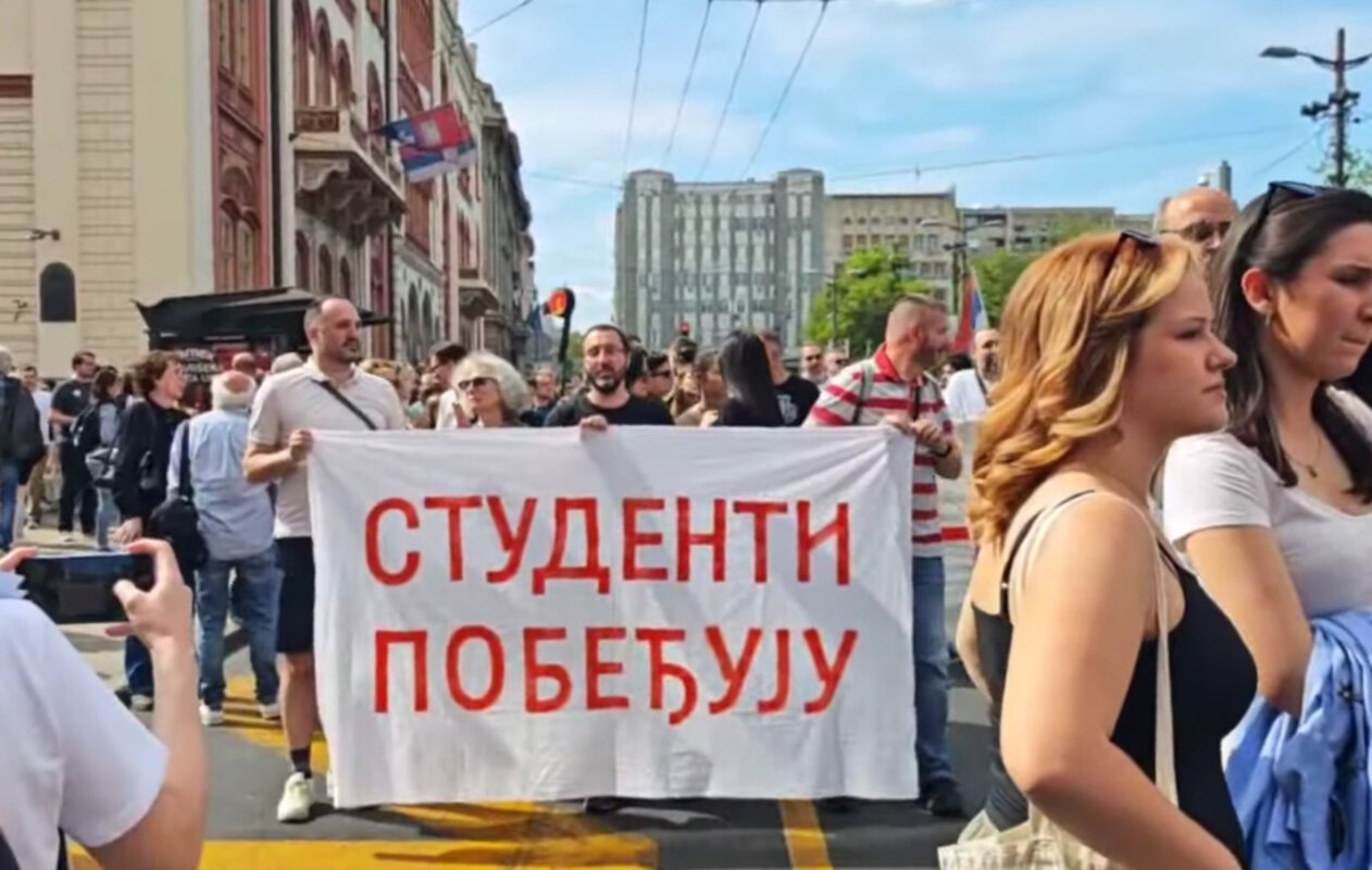 „(Ne)bojte se, i dalje smo tu“: Studenti i građani održali protestnu šetnju, poručili „vidimo se 23. maja na Slaviji“