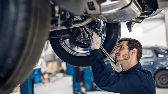 POTREBNI AUTO MEHANICARI I POMOCNICI ZA AUTO SERVIS EVROPSKIH VOZILA