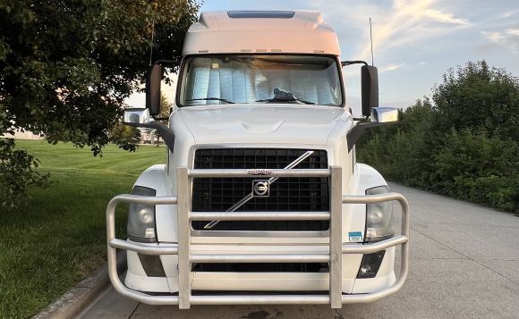 Na prodaju kamion marke Volvo VNL 670