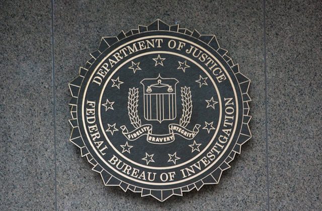 FBI upozorava na novu opasnost: Hakeri preuzimaju naloge, kradu intimne fotografije i kreću sa ucenama