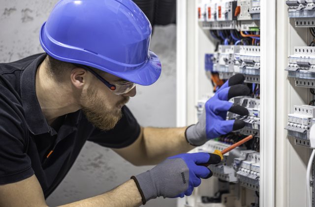 Iskusni elektricar i elektrotehnicar trazi posao