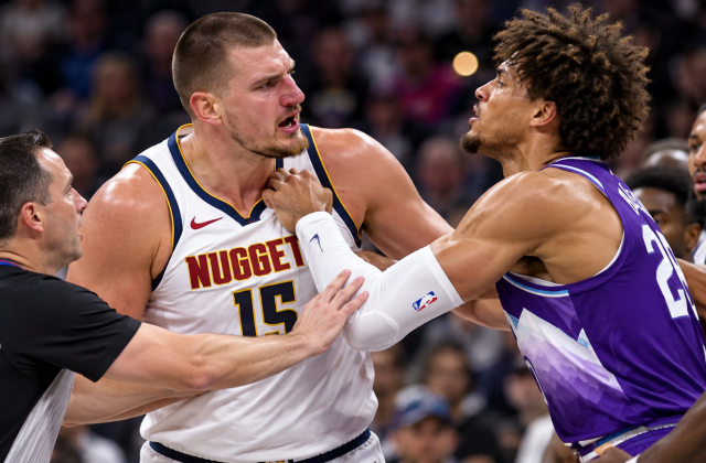 Jokić pobesneo na rivala i dobio tehničku grešku: Denver savladao Utah u predsezoni
